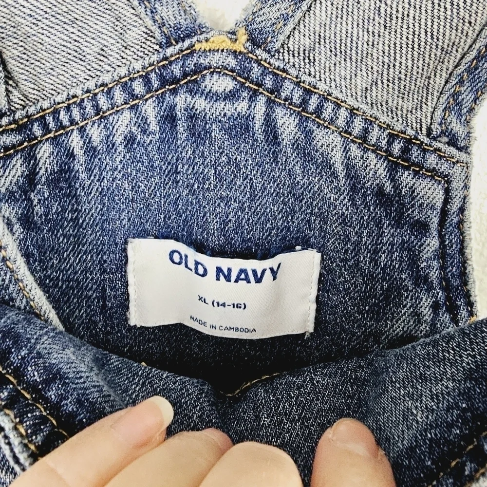 Old Navy #792617 Girl's Distressed Denim Shortalls NWT, size XL (14-16)